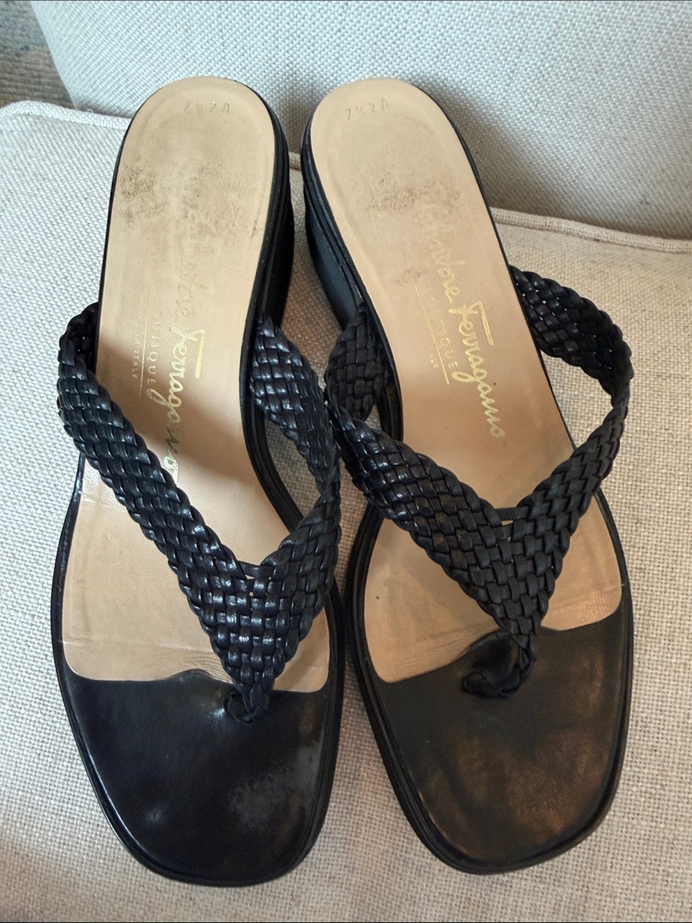 Salvatore Ferragamo Black Leather Wedge Thong Sandals Women's Size 7 1/2 2A